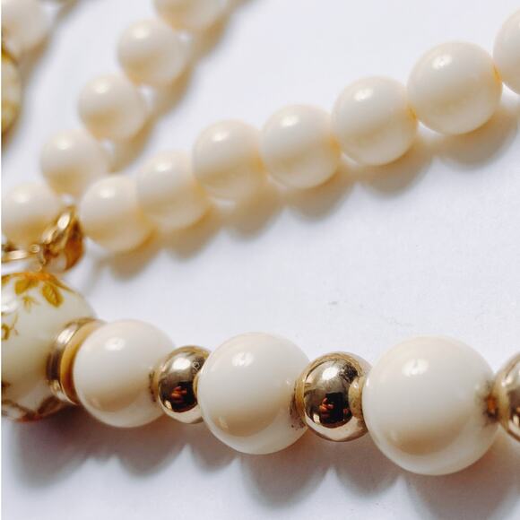 VTG Mid Century Japan Cream Floral Beaded Necklace Gold Tone Spacers 50s Lucite - Picture 10 of 14